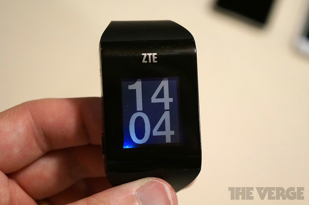 穿戴式科技的較勁，ZTE 智慧型手錶 BlueWatch 登場！