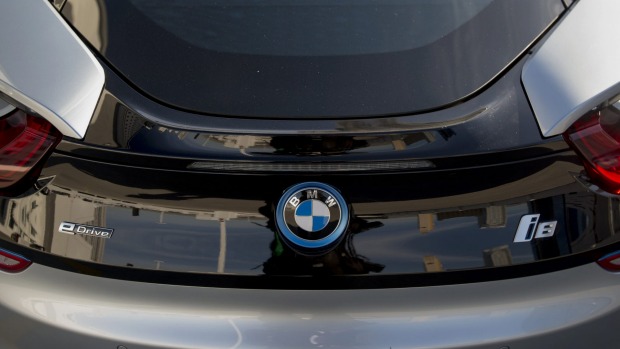 BMW 展示自動停車技術，用SmartWatch下指令自動停車