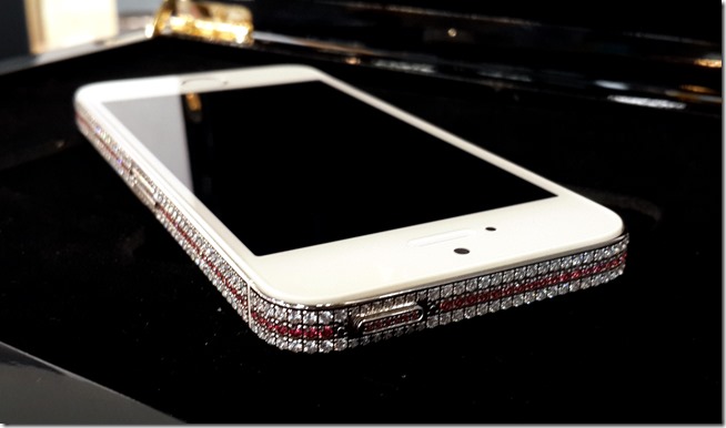 NavJack Luxe Collection工藝結合施華洛世奇鋯石 iPhone 5s價值非凡