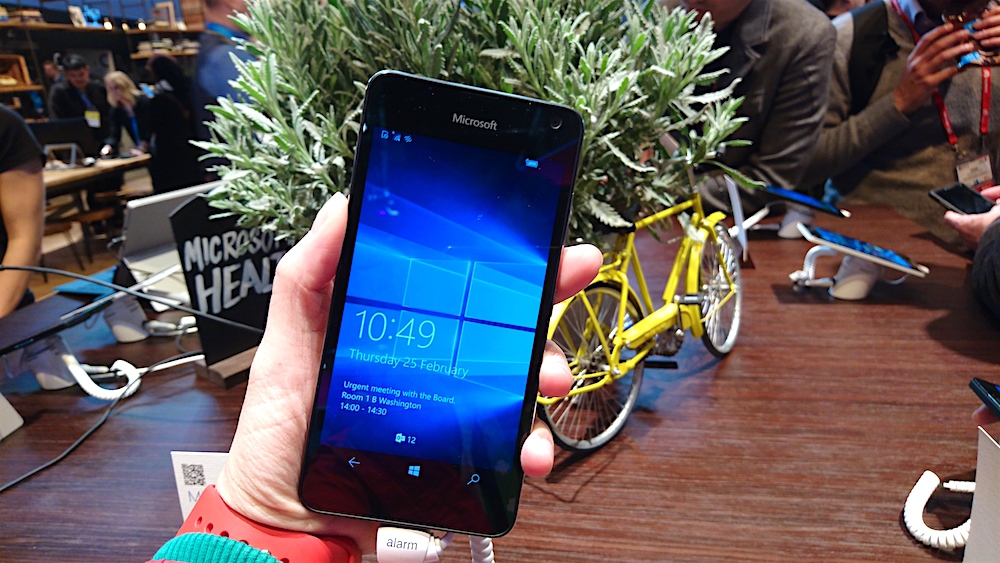 Microsoft Lumia 650悄悄亮相 Windows Phone 10界面簡潔清爽