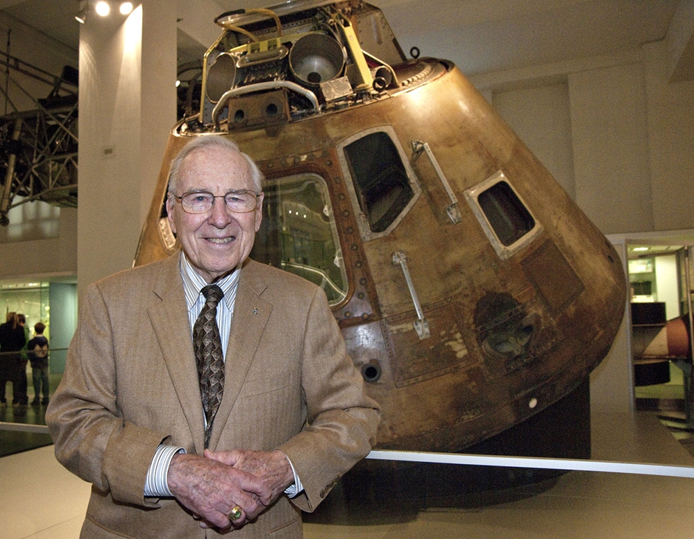 吉姆·洛維爾（Jim Lovell）：「休士頓，我們有個麻煩！」 電影《阿波羅13號》湯姆漢克斯演的就是他！