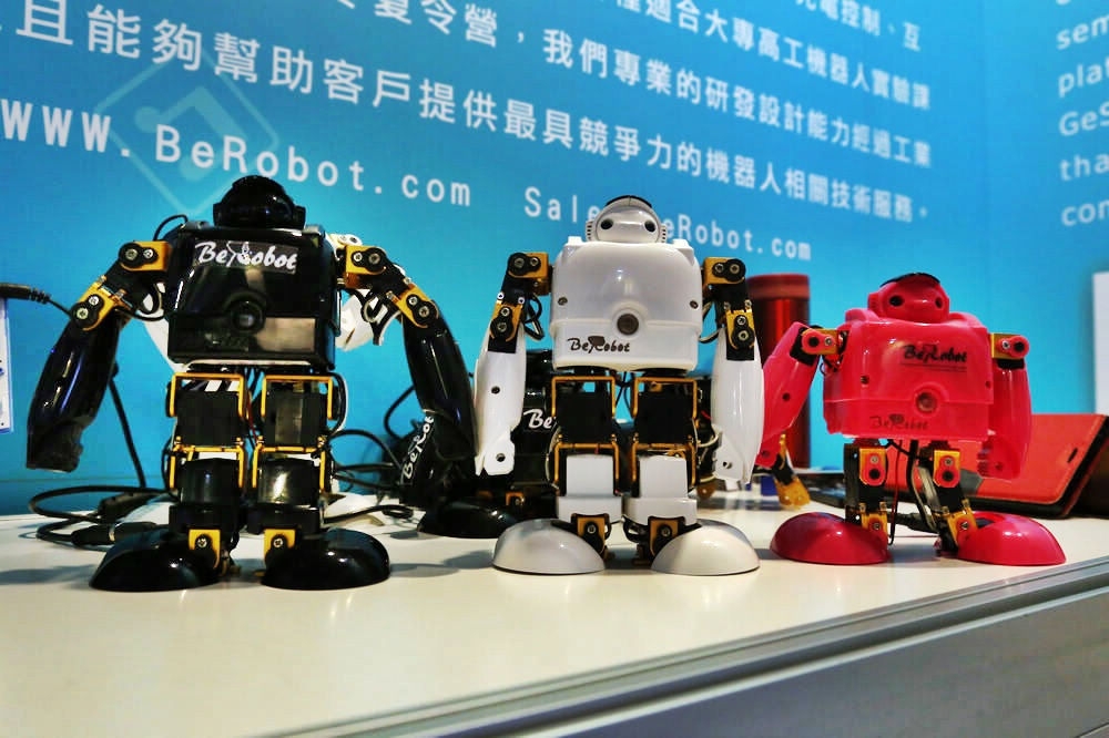 易入門 易學習 友善控制介面 身懷絕技的個性化機器人 BeRobot