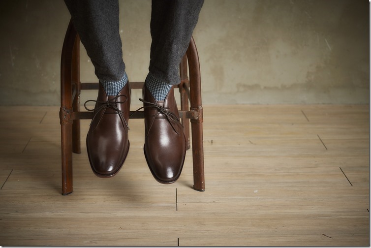 圖5-低筒靴外型較為接近正式皮鞋，褲長蓋住筒身就是一雙上班用的靴款。