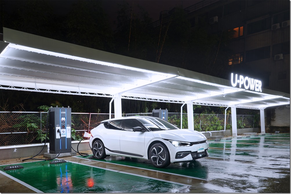 圖2：自2022年12月30日起訂購KIA EV6車系的車主，均能享受自領牌日起1年期U-POWER充電網路的無限量超高速充電服務