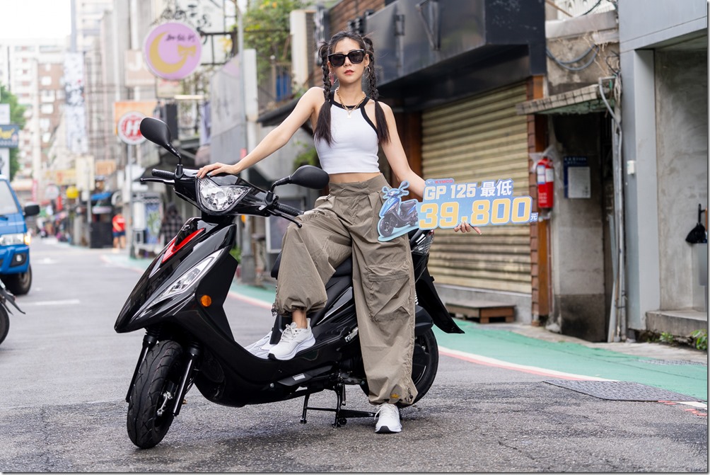 KYMCO 正面迎擊機車市場價格戰!逆向操作推出史上最低價專案,$39,800即可購入「極耐操」的國民神車,優惠價格(應該)沒有下一次,廣大車主們心動不如趕快行動! KYMCO 正面迎擊機車市場價格戰!逆向操作推出史上最低價專案,$39,800即可購入「極耐操」的國民神車,優惠價格(應該)沒有下一次,廣大車主們心動不如趕快行動!