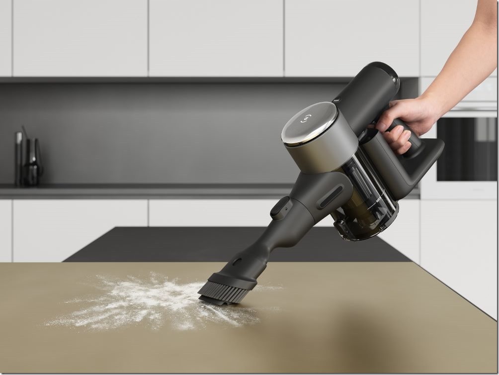 DEEBOT X2 COMBO所搭載的手持吸塵器，不僅有即時清潔的便利性，更可以清掃到居家立體面的髒汙