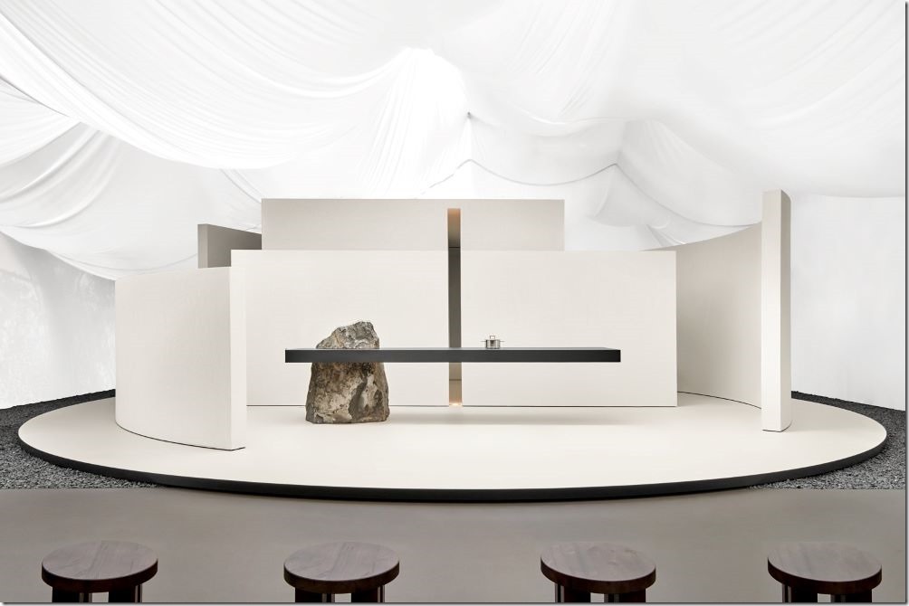 Gaggenau 2024米蘭設計週精湛鉅獻「重力昇華」，透過多種天然質材的交疊展現素樸之美