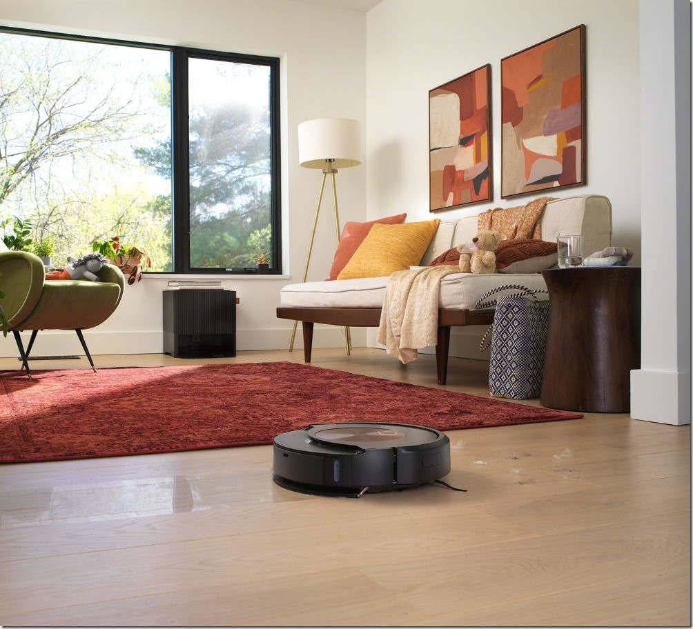 圖1：iRobot Roomba Combo j9 旗艦款掃拖機器人強勢登台，化身最體貼媽媽的智能「AI 清潔管家」。