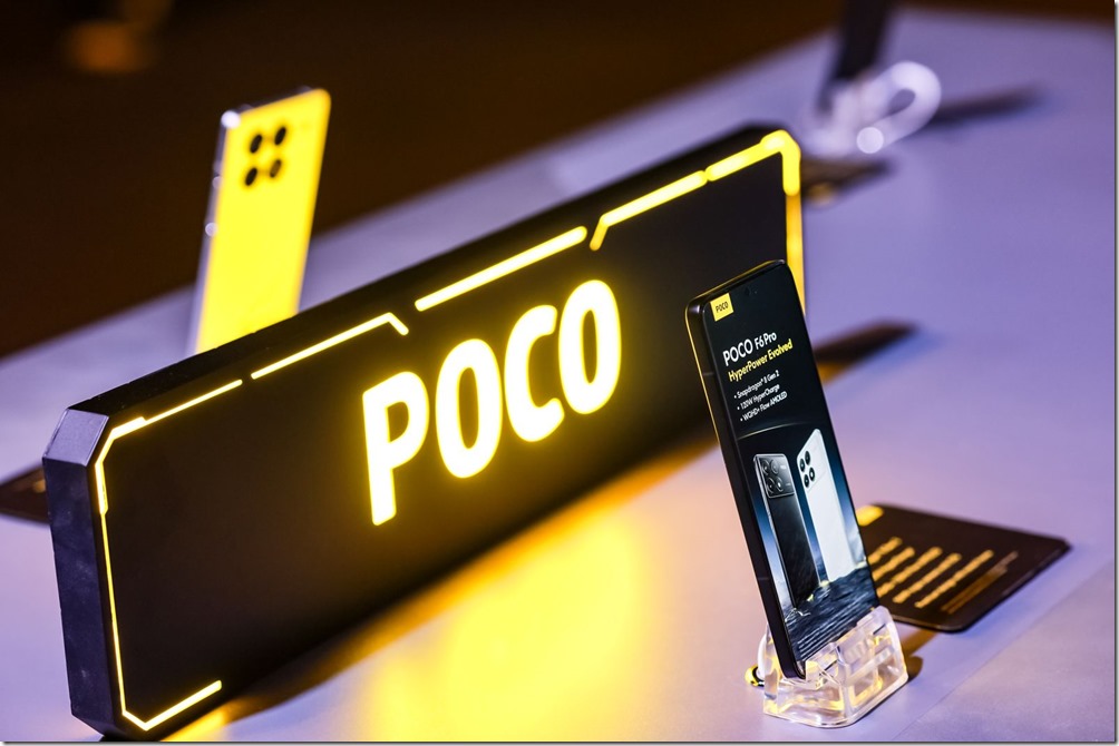 02. POCO F6 Pro 是一款全方位的旗艦手機，大幅縮小與高階手機的差距，不僅搭載旗艦級的 WQHD 120Hz Flow AMOLED 螢幕，更擁有 2K 解析度、4000 尼特峰值亮度、3840Hz PWM 調光以及 TÜV 萊茵眼護認證。
