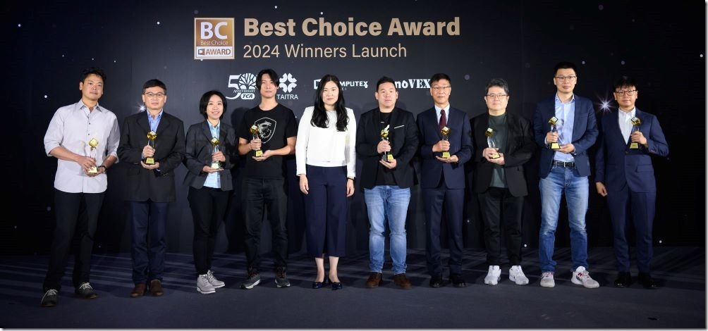 0528-01-BC Award得獎廠商與產發署副署長陳佩利合影。