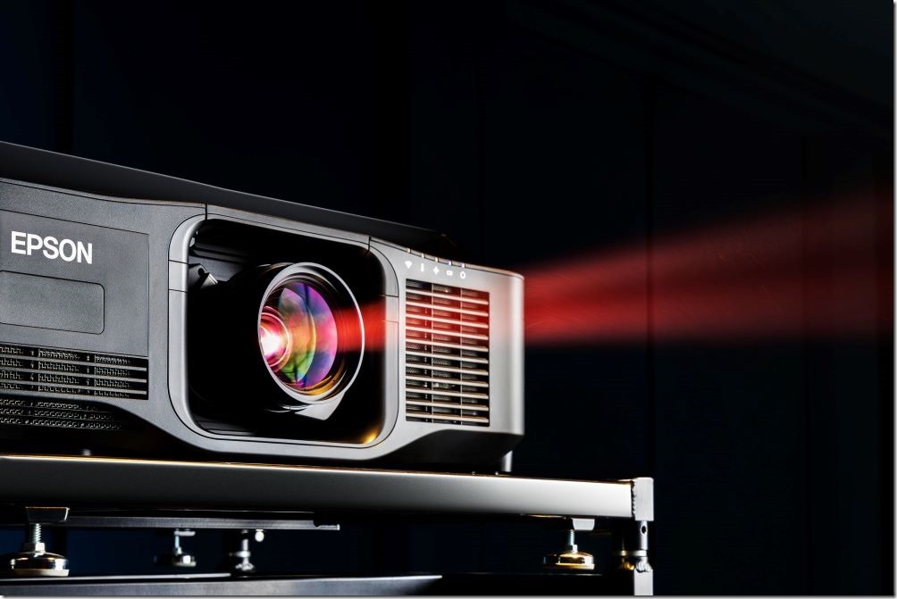 新聞圖片一：EB-PQ2220B／EB-PQ2213B／EB-PQ2008B 高階工程投影機，搭載3LCD投影技術，擁有5,000,0001高對比度並具備4K高畫質，是專為商用展演空間而生的旗艦機種。