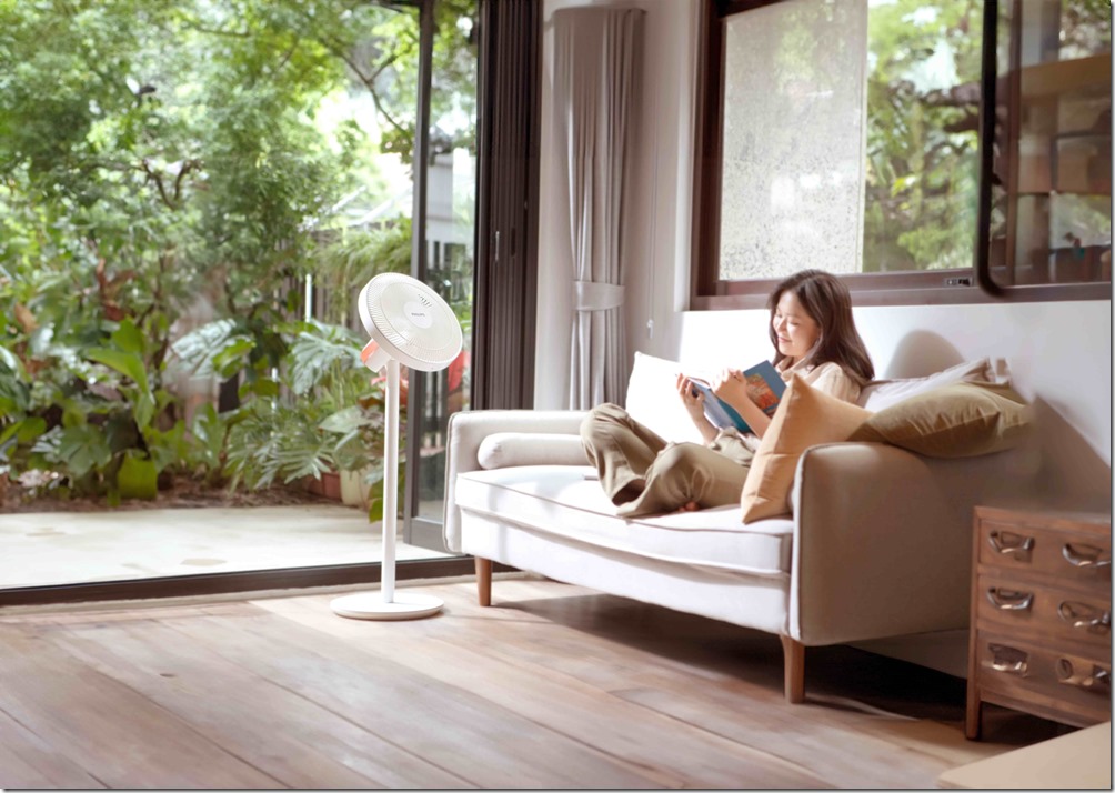 PHILIPS 3D渦輪循環扇，能自動水平180度、上下90度擺頭，達到全室空氣循環。