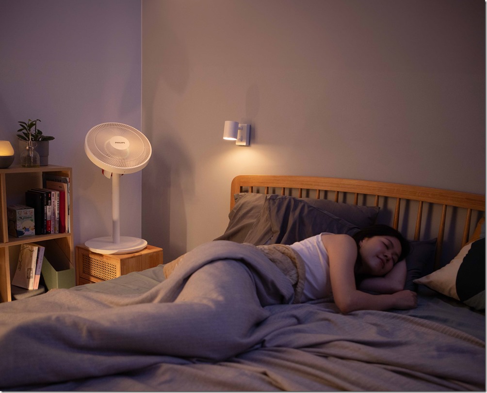 PHILIPS 270度3D渦輪循環扇，分貝數可低於50 dB，讓你一夜好眠。