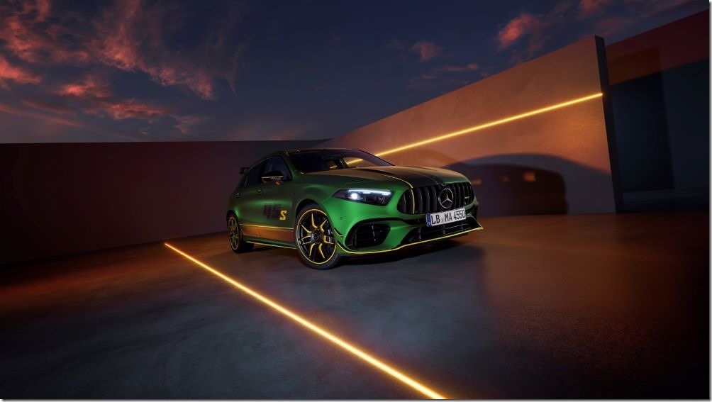 圖三、Mercedes-AMG 推出更具吸引力且張狂的升級套件！ A45 S AMG Limited Edition 身著紐柏林消光綠塗裝搭配專屬黃黑元素車身貼飾，訴說著其與 AMG GT-R 系出同源讓最強鋼砲增添傳奇色彩。