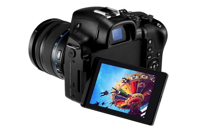 NX30 全新的「Tag & Go 一觸即傳」，使相片共享功能的方便性超越以往，即時分享獨一無二動人畫面