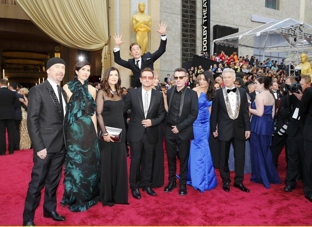 When Benedict Cumberbatch photobombed all of U2: