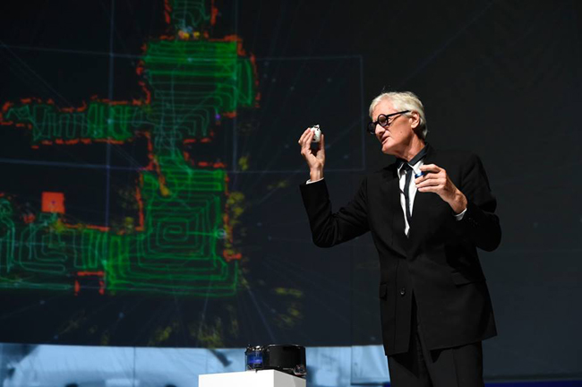 戴森發明家兼創辦人James_Dyson說明Dyson_360_Eye™_科技原理