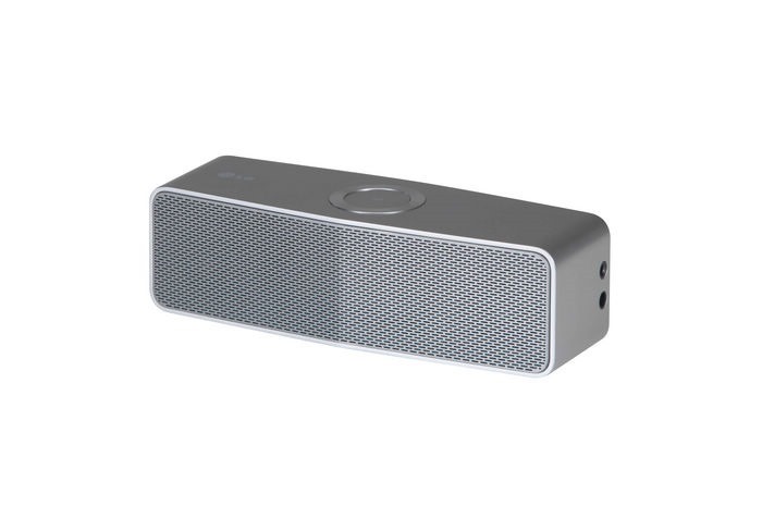 LG MUSIC flow P7智慧藍牙揚聲器，輕巧機身搭配防潑水技術，讓消費者隨時隨地享受震撼音質