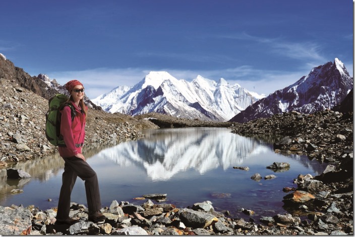 歐都納40週年紀念商品-縱橫戶外防水透氣外套GORE-TEX® 3L系列，包括防水透氣外套及防水褲，原價1萬6,600元，震撼價9,900元