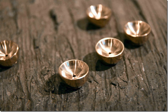 新品上市期間，凡購買任一盒Astier de Villatte線香即贈送價值NTD 258元經典黃銅線香座乙只，數量有限送完為止