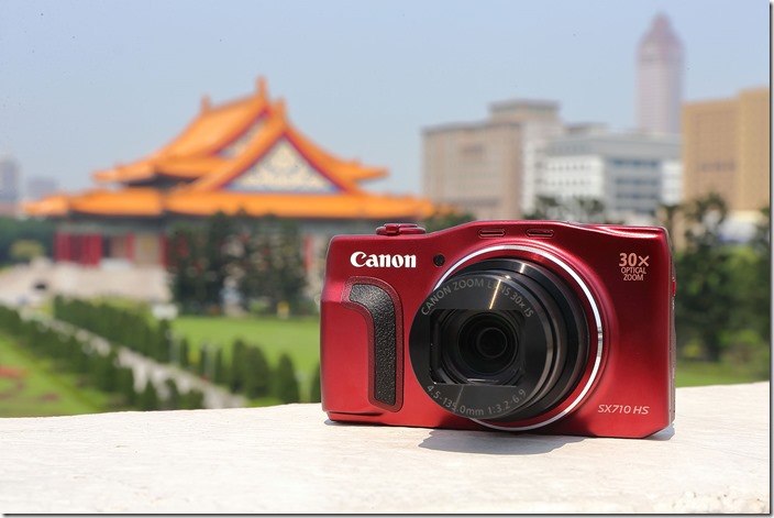 圖說一，Canon新推出兩款薄型高倍變焦類單眼相機，搶攻春暖花開旅遊季