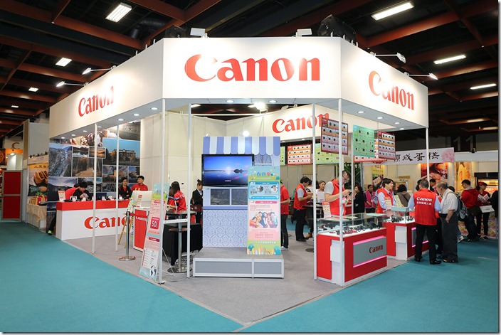 圖說一，Canon進駐春季旅展，推薦多款旅遊機種，讓民眾一站式購齊春遊行程及出遊必備相機