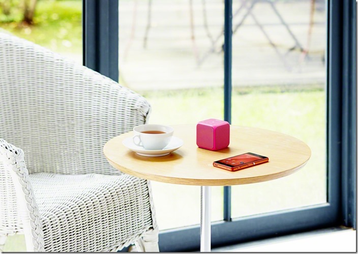 圖3)Sony 挑戰可攜式藍牙喇叭極限，以6.1立方公分的小方塊設計打造SRS-X11 NFC藍牙方塊喇叭，獨特平滑邊緣設計，能減少聲波反射造成的影響，呈現更清晰音質！