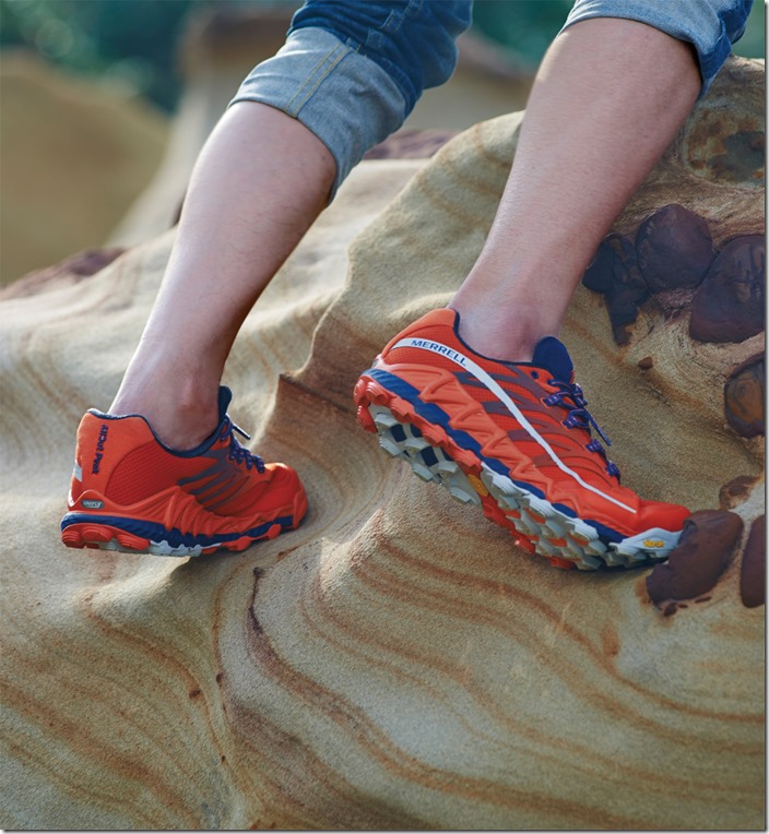 專為高山越野設計的All Out Peak，因應崎嶇路況有效強化落腳步伐的支撐與穩定性，恣意如野人般馳騁，挑戰登峰造極