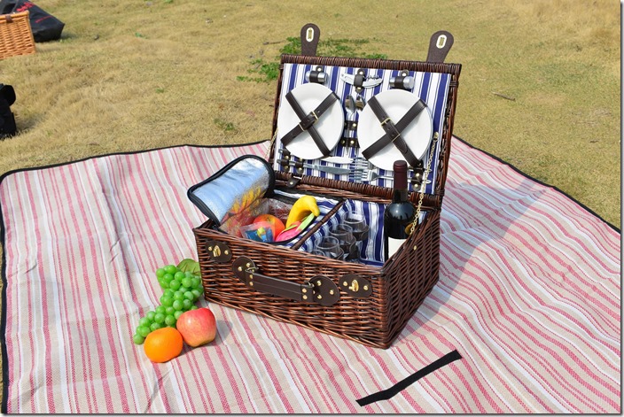 圖5) Sony夏季促銷推出限定派對野餐籃，活動期間購買BRAVIA液晶電視指定4K機種與55吋以上Full HD機種即可獲得。