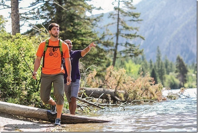 戶外運動品牌MERRELL最夯的Waterpro水陸鞋款就是因應上山下海、親山近水的兩棲活動需求而生，鞋身採用透氣輕量網眼快乾材質，鞋墊特殊排水與快乾設計，保持極致舒適透氣。