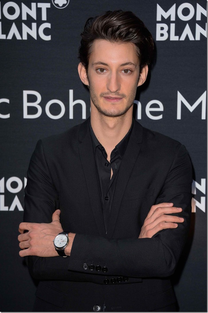 法國當紅小生皮耶尼內(Pierre Niney)佩戴萬寶龍Heritage Chronometrie傳承精密計時系列年曆腕錶，出席巴黎萬寶龍寶曦... (1)