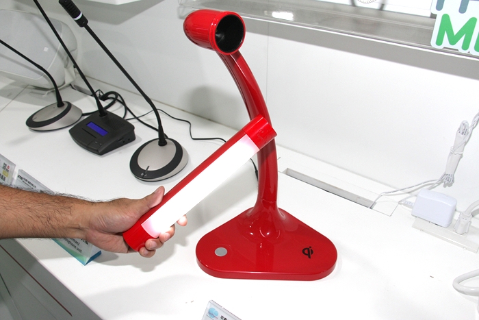 手電筒檯燈(無線充電組)手電筒模式