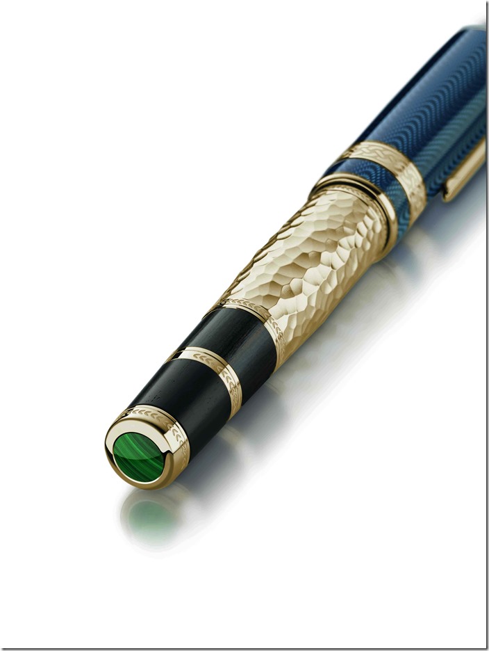 萬寶龍文學家系列 列夫．托爾斯泰鋼筆限量1868款式（型號112714），鍍金筆身錘紋意喻他以自我雙手打造一片土地。