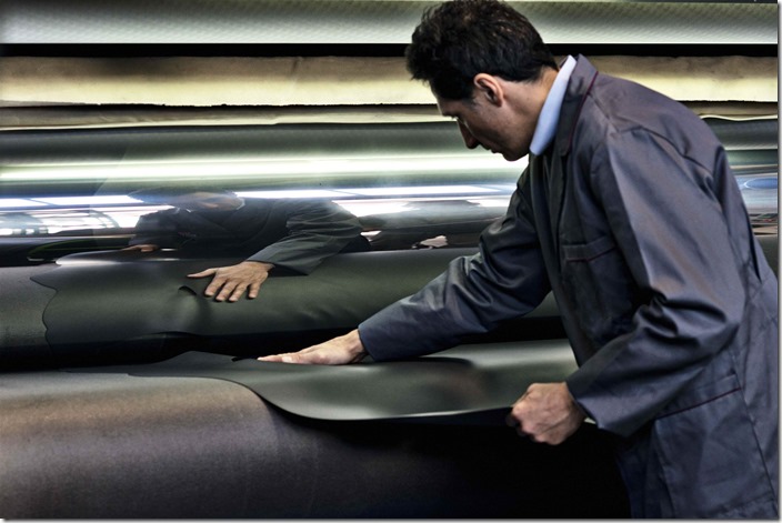 萬寶龍大師傑作精選Sfumato墨韻系列皮件製作情境圖。_01