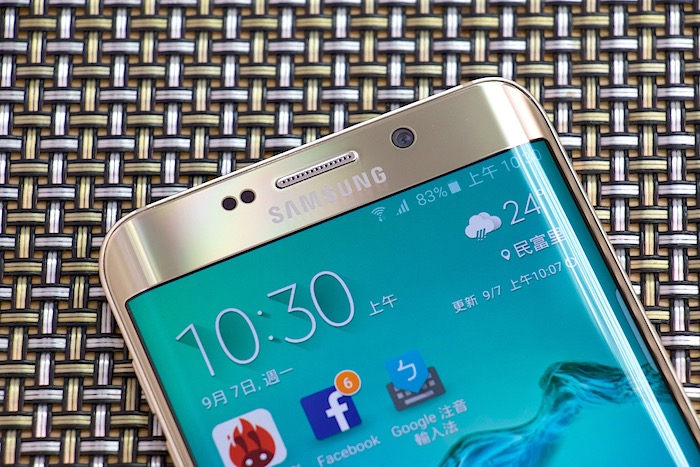 聽筒、自拍鏡頭