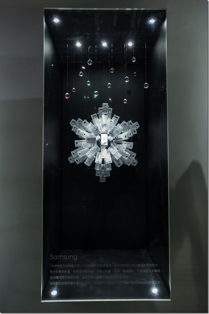 三星「雪絨花」水晶裝置藝術 閃耀施華洛世奇120周年特展