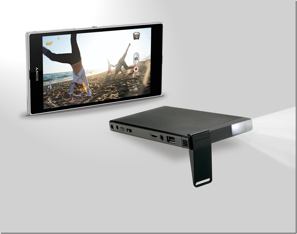 圖2)行動微型投影機 MP-CL1利用雷射光源可投射具有Full HD(1920x720)的高畫質影像，可透過Wi-Fi的畫面鏡射功能，連接MP-CL1 即可投射智慧型行動裝置的內容。