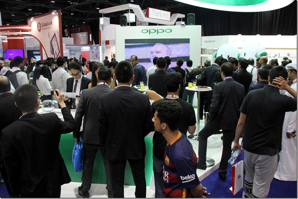 杜拜消費性電子展GITEX OPPO品牌攤位，R7s 以4GB RAM驚艷登場吸引人潮