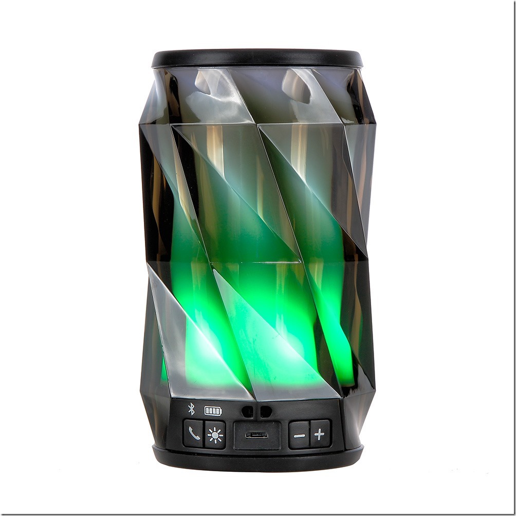 此外，只要長按LED燈光選擇鍵，也可顯示目前喇叭電量