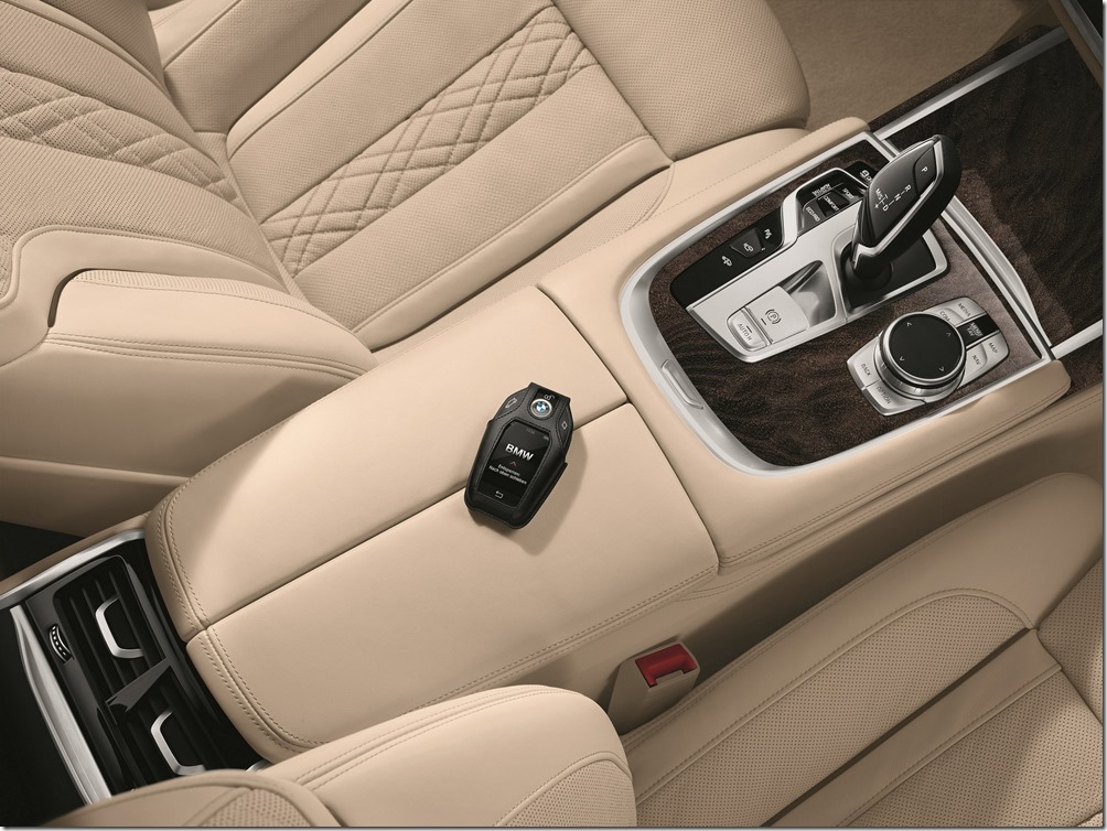 萬寶龍Meisterstück大師傑作系列BMW特別款智慧汽車鑰匙套，價格店洽。