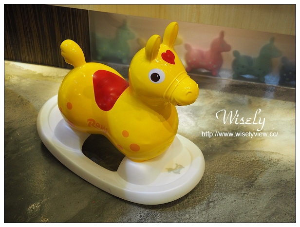 【食記】台北市。大安區：Caffè Rody主題餐廳＠全球唯一跳跳馬餐廳，捷運忠孝敦化站美食