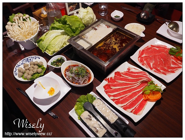 【食記】新北新店。安和路三段：紅門宴川味麻辣鴛鴦鍋＠紅白湯底皆正宗夠味四川鍋