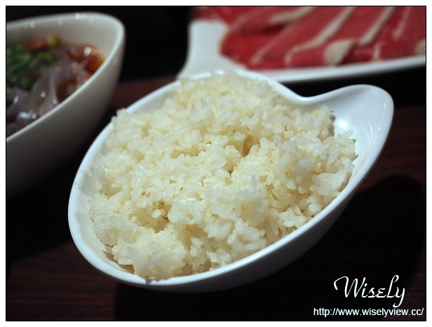 【食記】新北新店。安和路三段：紅門宴川味麻辣鴛鴦鍋＠紅白湯底皆正宗夠味四川鍋