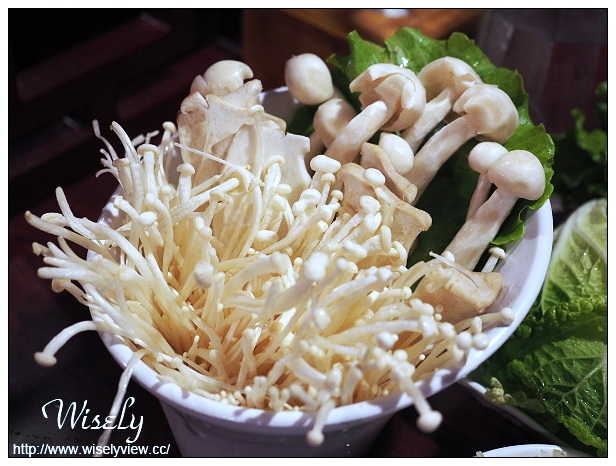 【食記】新北新店。安和路三段：紅門宴川味麻辣鴛鴦鍋＠紅白湯底皆正宗夠味四川鍋