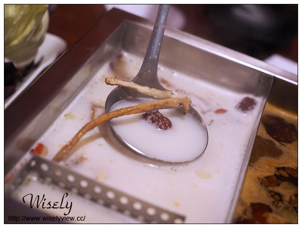 【食記】新北新店。安和路三段：紅門宴川味麻辣鴛鴦鍋＠紅白湯底皆正宗夠味四川鍋