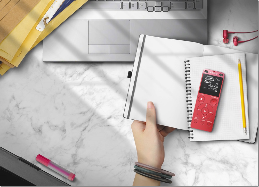 圖2) Sony ICD-UX560F完美焦點錄音筆不僅是學生挑燈攻讀的好學伴，也是商務會議中的得力助理。