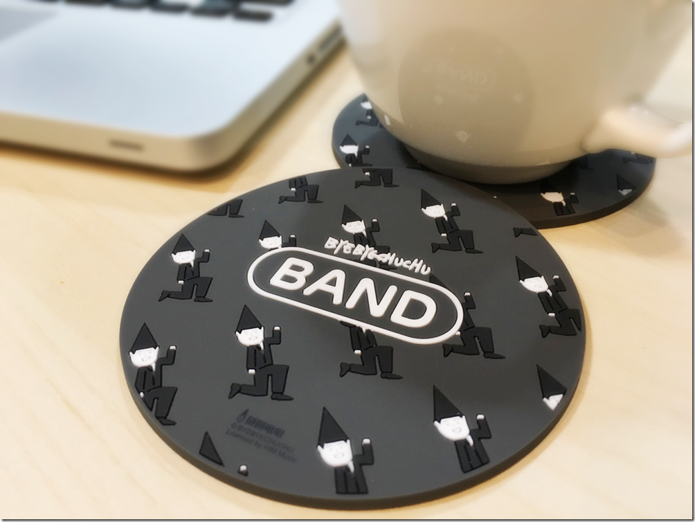 BAND x 掰啾-取暖杯墊情境照