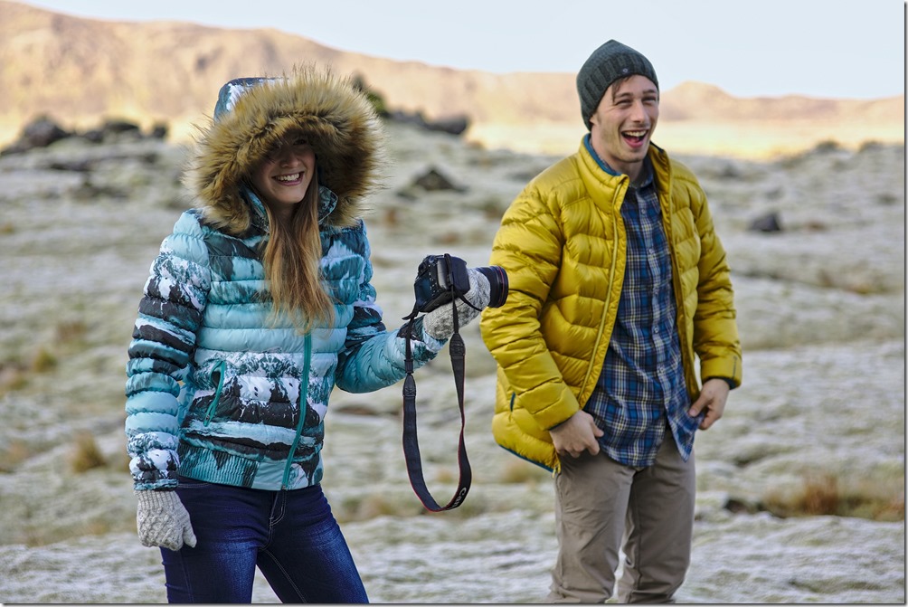 MERRELL都會休閒系列中，本季以北歐冰島為靈感，推出視覺衝突的保暖連帽夾克，採用Thinsulate3M保暖物料結合防潑水面料，提供亮麗又舒適的秋冬戶外穿搭品味