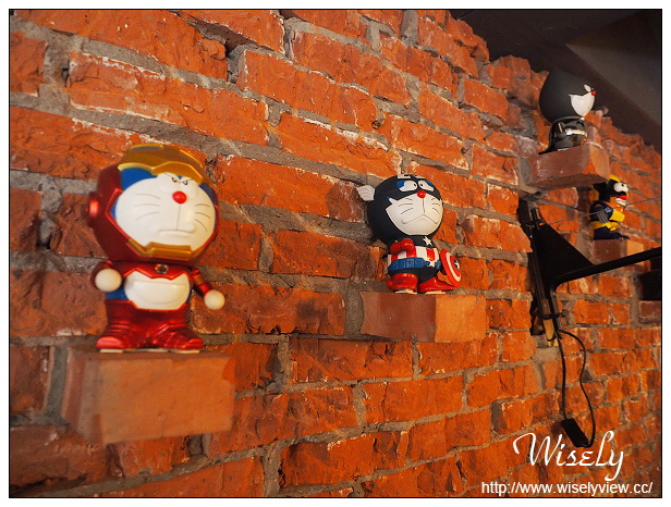 【食記】台北中山。捷運松江南京站：TankQ Café & Bar＠美式工業風裝潢、手提箱餐點 & 動漫卡通公仔