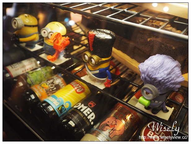 【食記】台北中山。捷運松江南京站：TankQ Café & Bar＠美式工業風裝潢、手提箱餐點 & 動漫卡通公仔